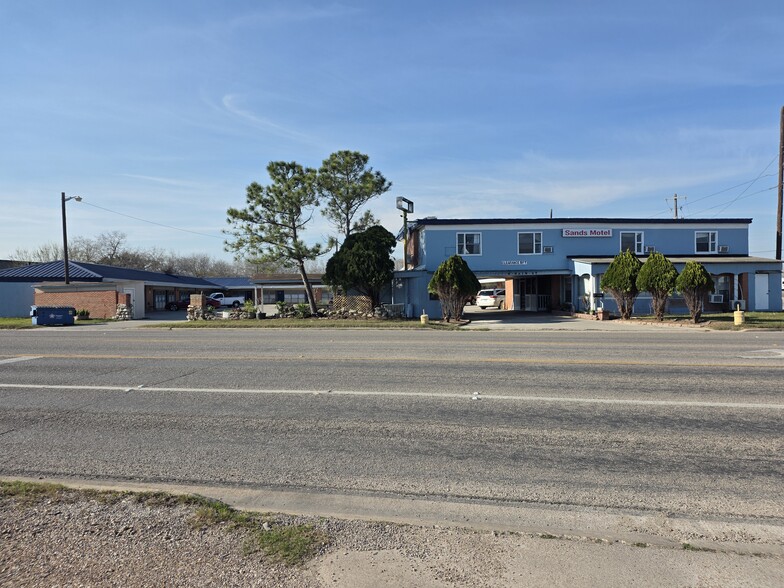 More Photos Of 1207 W Main St, Port Lavaca Hotel For Sale