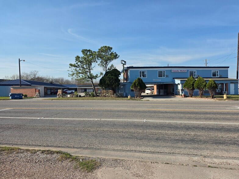 More Photos Of 1207 W Main St, Port Lavaca Hotel For Sale