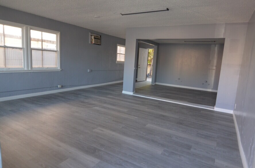 More Photos Of 5120 Huntington Dr S, Los Angeles General Retail For Lease