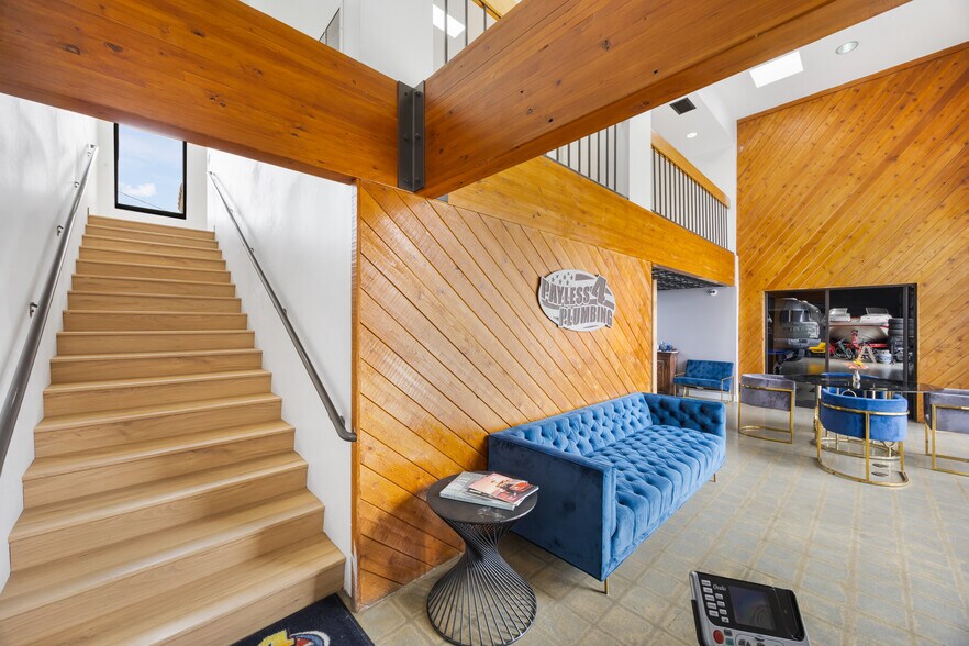 More Photos Of 14128 Paramount Blvd, Paramount Warehouse For Sale