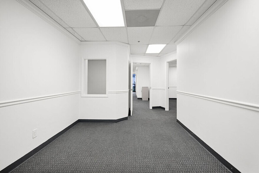 More Photos Of 2691 E Oakland Park Blvd, Fort Lauderdale Office Residential For Lease