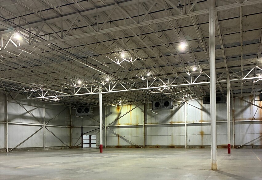 More Photos Of 301-511 Pride Dr, Hammond Distribution For Lease