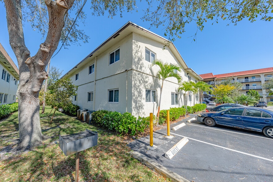 More Photos Of 1701 NW 58th Ter, Sunrise Apartments For Sale