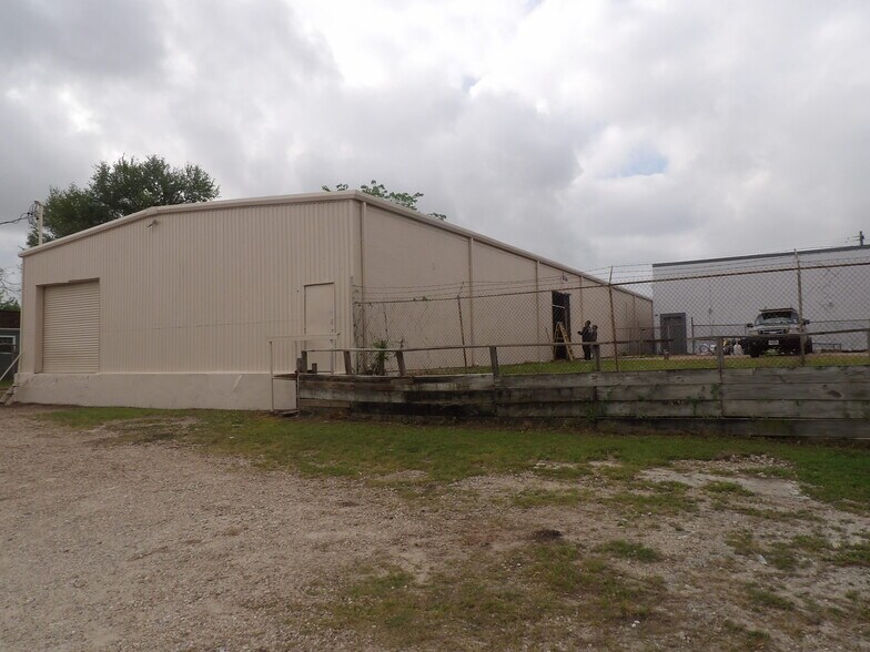 More Photos Of 1812 Wayside Dr, Houston Distribution For Lease