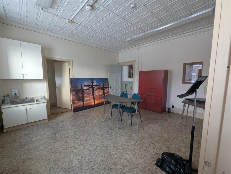 More Photos Of 16 Central st, Claremont Specialty For Sale