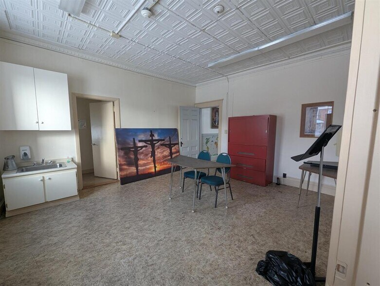 More Photos Of 16 Central st, Claremont Specialty For Sale