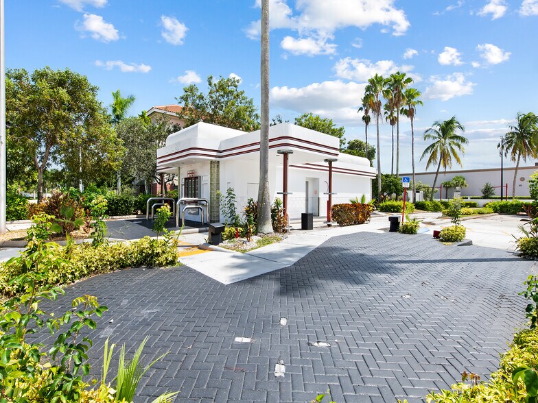 More Photos Of 500 E Yamato Rd, Boca Raton Freestanding For Lease