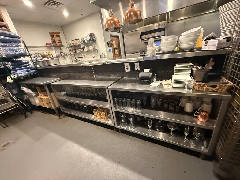 More Photos Of 4935 N Mesa St, El Paso Restaurant For Lease