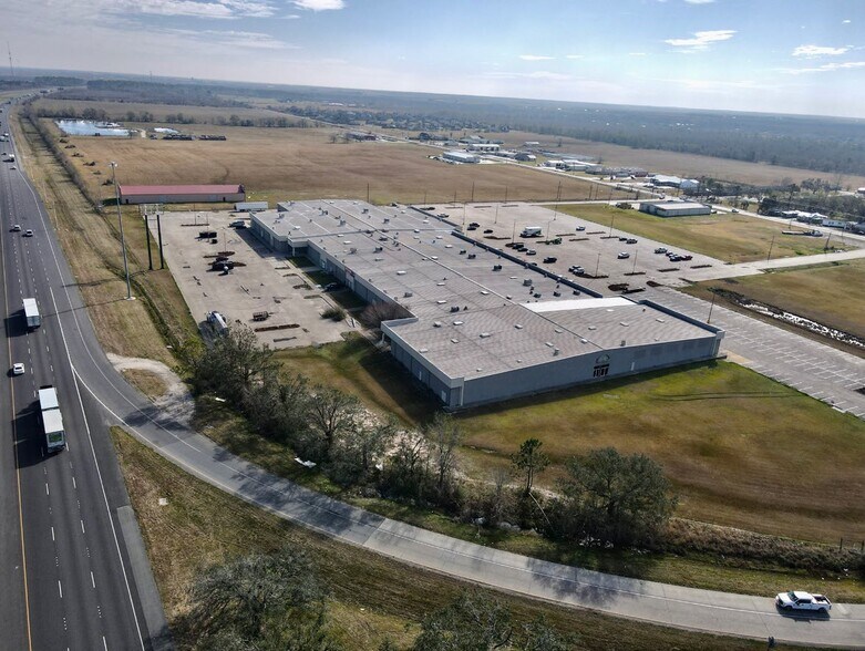 More Photos Of 800 Calcasieu Rd, Iowa Distribution For Lease