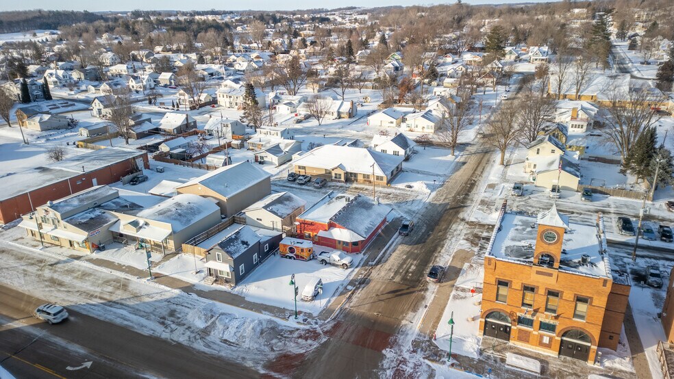 More Photos Of 300 S Main St, Pine Island Restaurant For Sale