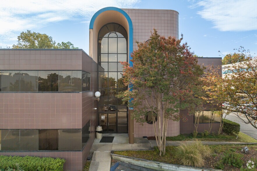 More Photos Of 5180 Park Ave, Memphis Office For Lease