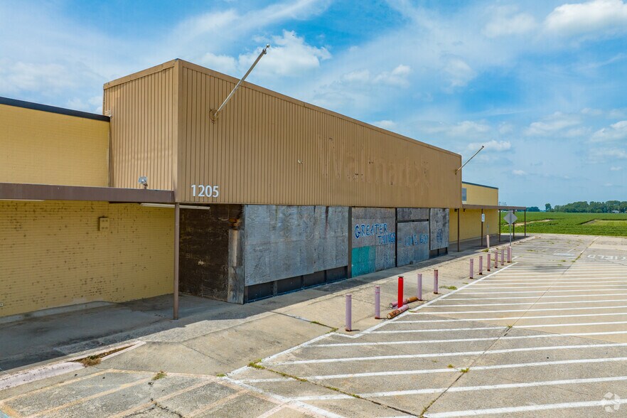 More Photos Of 1100 MO Hwy 84 W, Caruthersville Freestanding For Sale