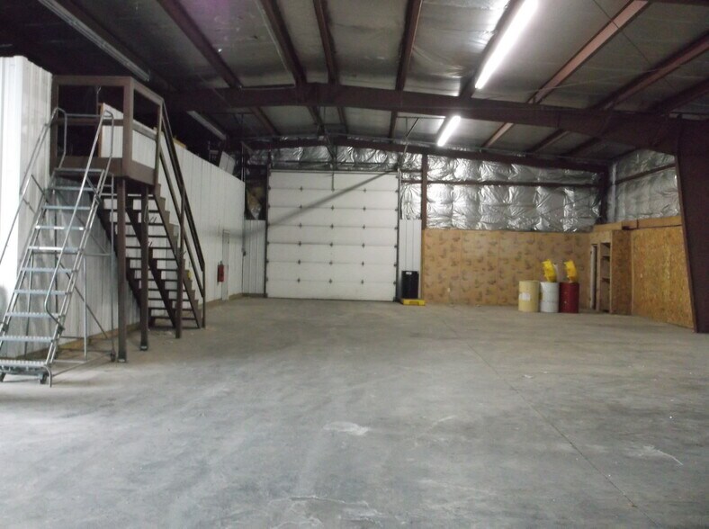 More Photos Of 2750 Universal St, Oshkosh Warehouse For Lease