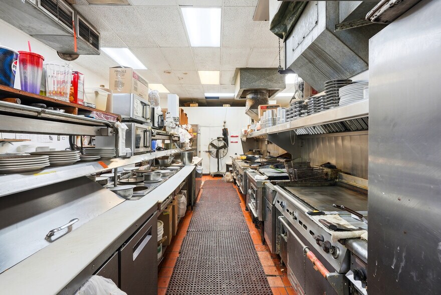 More Photos Of 9 S 1st St, Yakima Restaurant For Sale