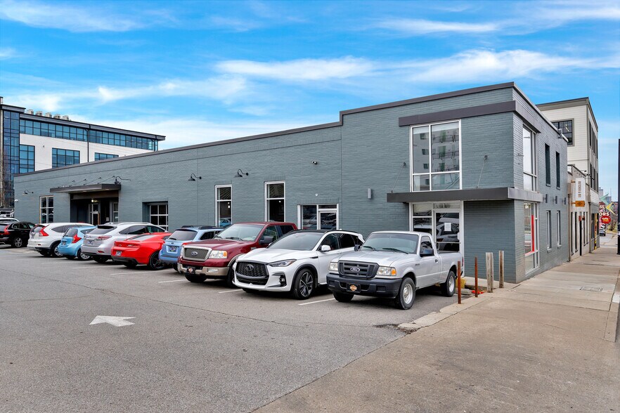 More Photos Of 900 Main St, Nashville Storefront Retail Office For Lease