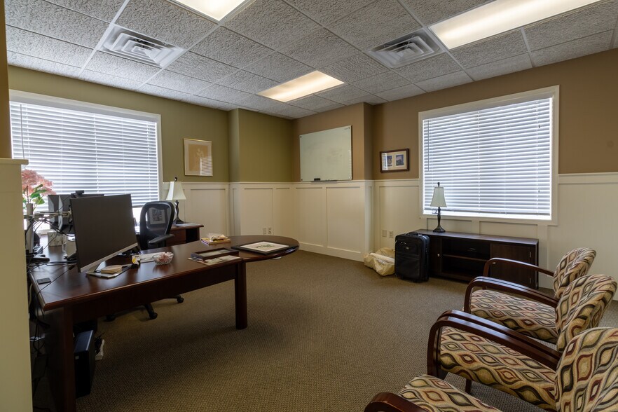 More Photos Of 833 E 16th St, Holland Bank For Lease