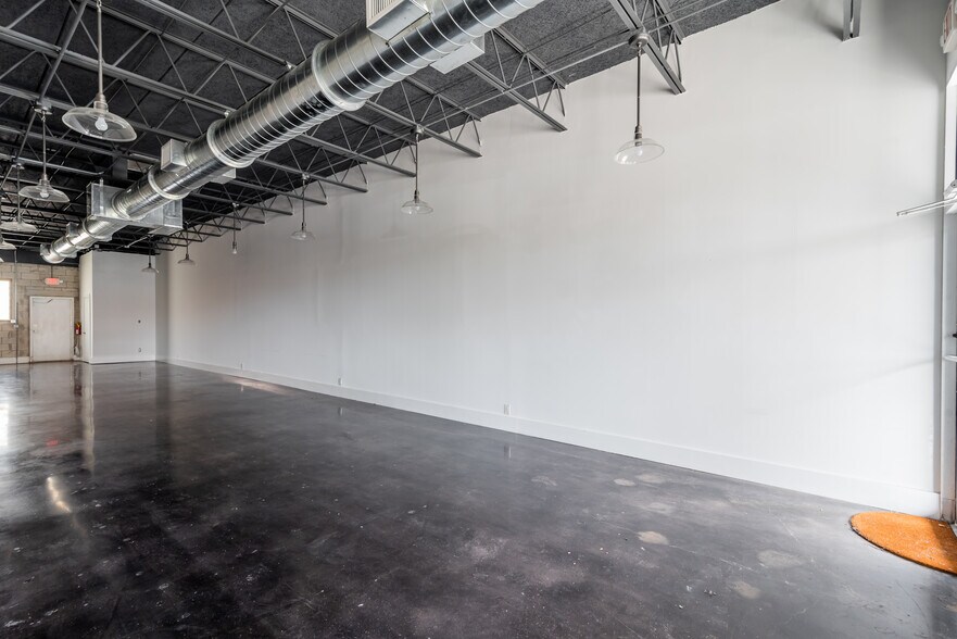 More Photos Of 3325-3327 NE 32nd St, Fort Lauderdale Storefront Retail Office For Sale