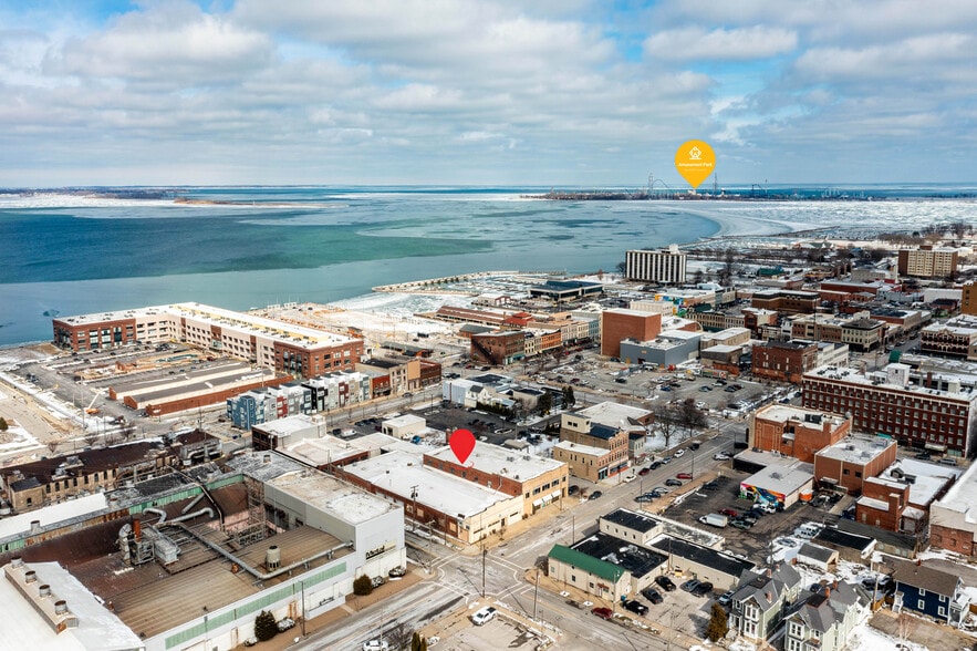 More Photos Of 419 W Market St, Sandusky Light Distribution For Sale