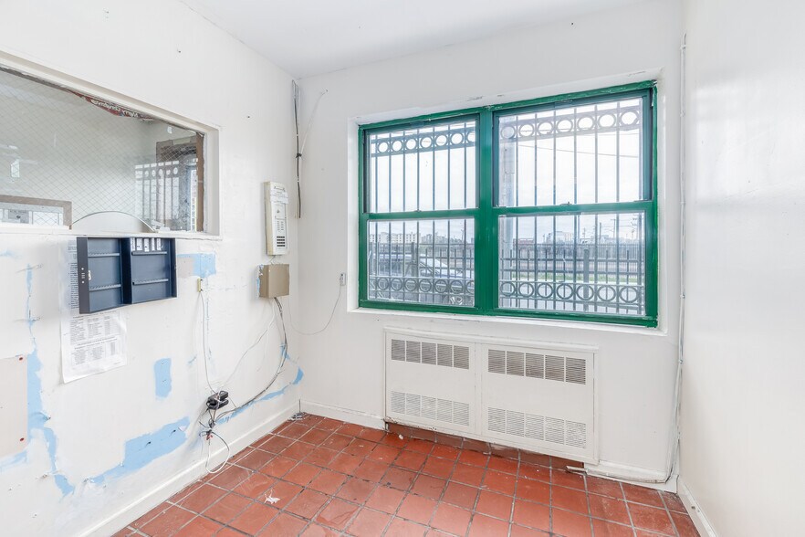 More Photos Of 311 Beach 53rd St, Far Rockaway Apartments For Sale