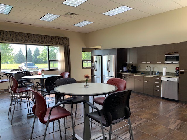 More Photos Of 345 Memorial Dr, Crystal Lake Showroom For Sale