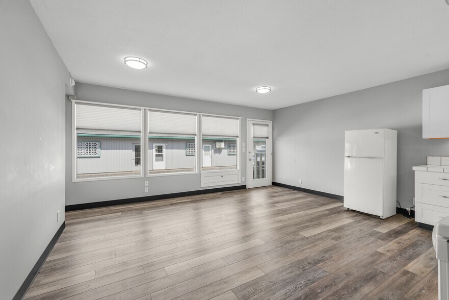 More Photos Of 118 Engle Ave, Molalla Storefront For Sale