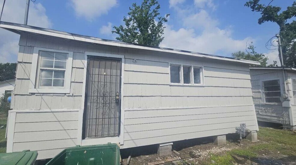 Primary Photo Of 6909 Kittridge St, Houston Apartments For Sale