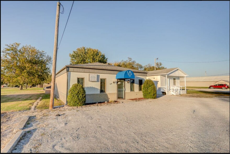 More Photos Of 607 E Lyons St, Marissa Medical For Sale