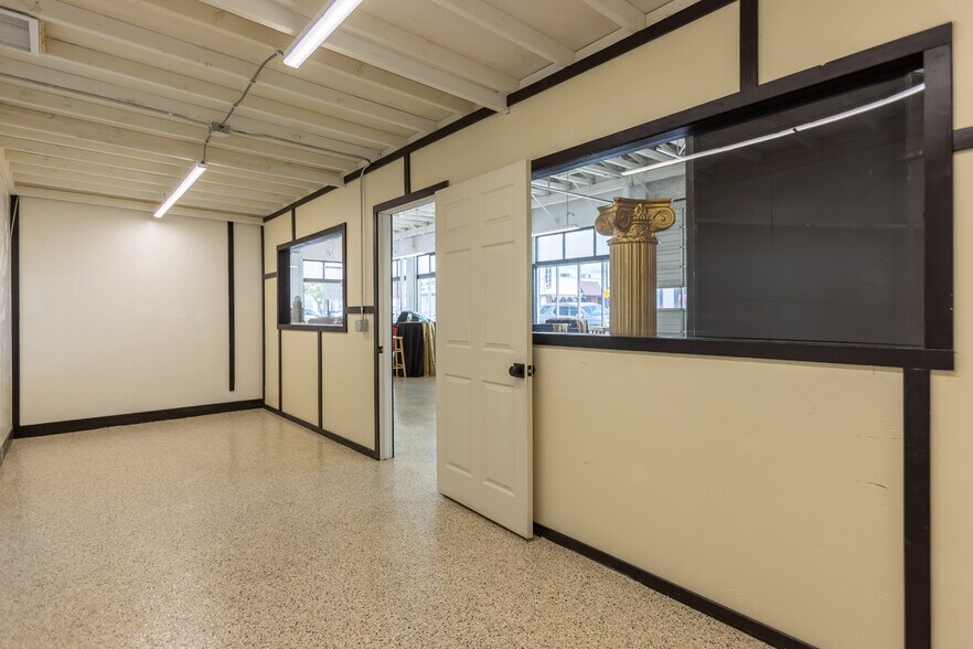 More Photos Of 402 W Chapman Ave, Orange Storefront For Lease