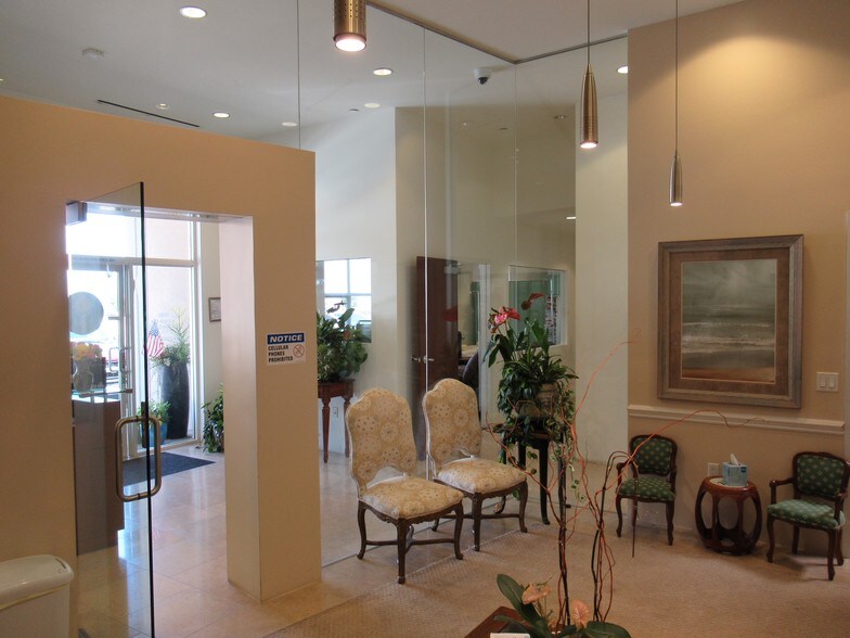 More Photos Of 187 Avenida La Pata, San Clemente Light Manufacturing For Sale