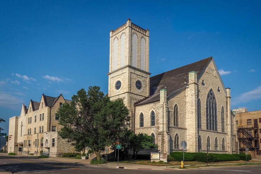 Primary Photo Of 215 N Court St, Rockford Religious Facility For Sale