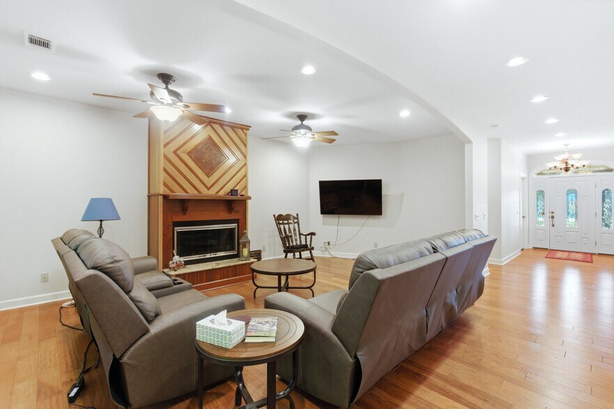 More Photos Of 267 Stinson Dr, Clinton Specialty For Sale