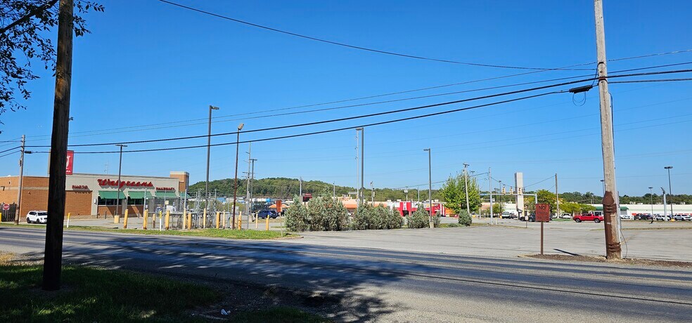 More Photos Of 2639 Darlington Rd, Beaver Falls Office For Sale