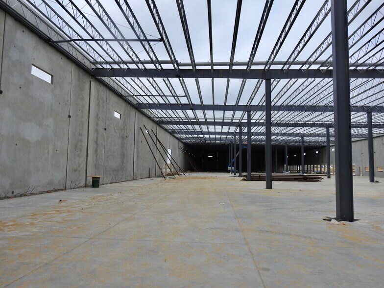 More Photos Of 610 Vidal Cantu Rd, Laredo Warehouse For Lease