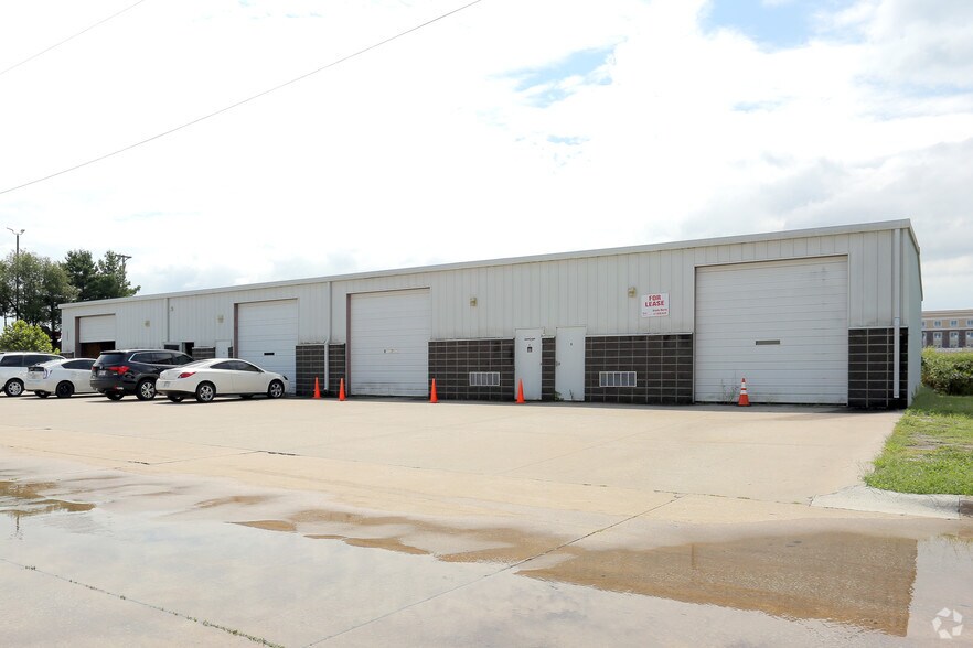 Primary Photo Of 2800 E 33rd Ter, Joplin Warehouse For Lease