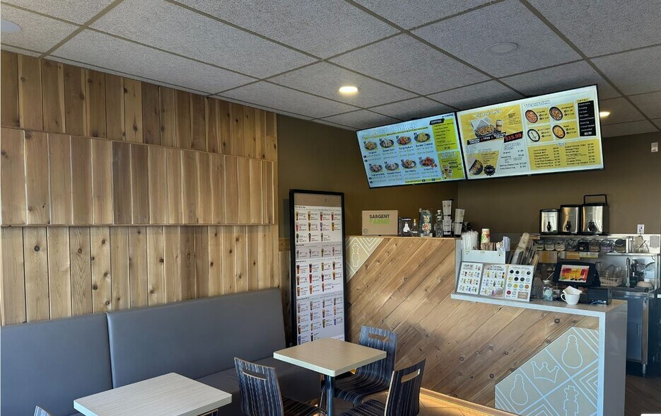 More Photos Of 3066A Hurontario St, Mississauga General Retail For Lease