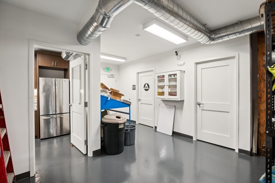 More Photos Of 1000 Calcot Pl, Oakland Warehouse For Lease