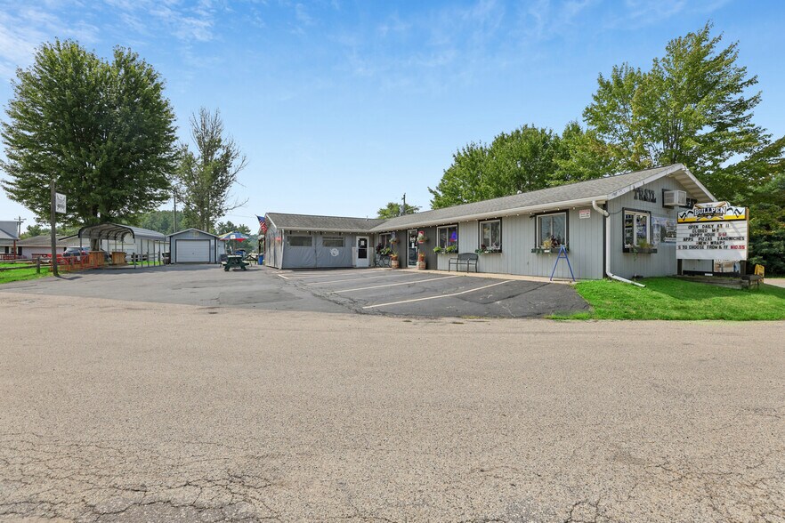 More Photos Of 309 Trail St, La Valle Restaurant For Sale