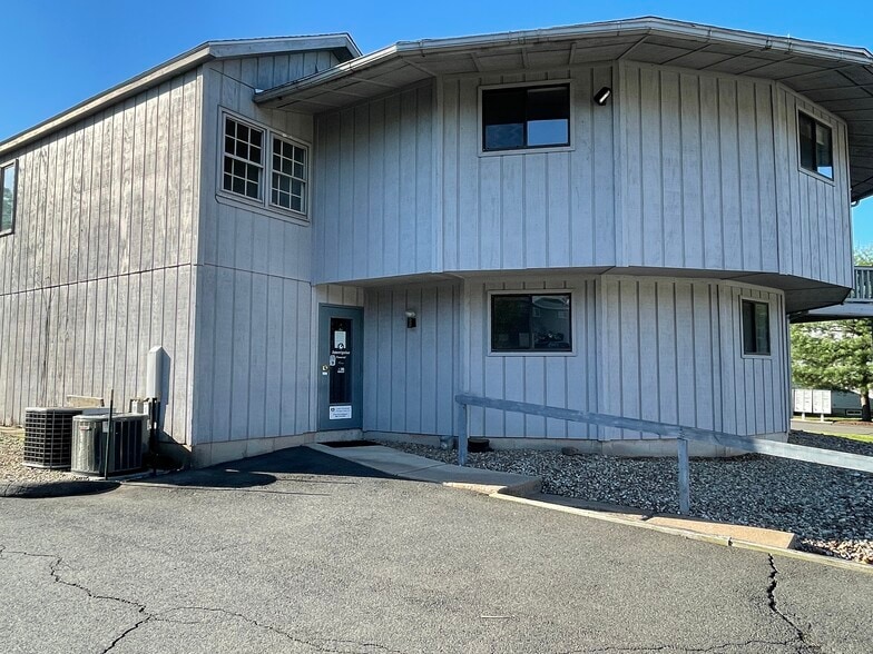 More Photos Of 1006 S Main St, Plantsville Office For Lease