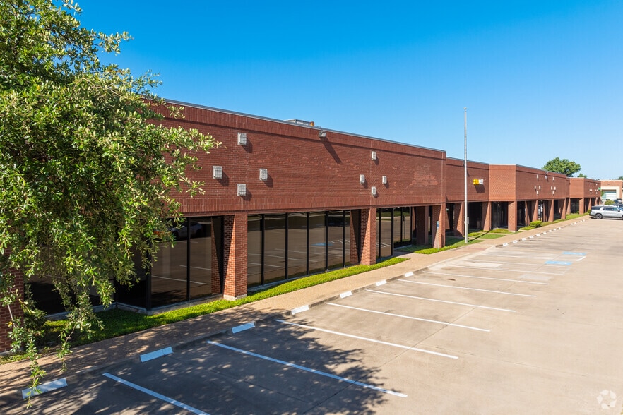 More Photos Of 14500 Trinity Blvd, Fort Worth Research And Development For Lease