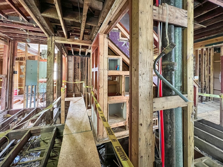 More Photos Of 1 Swan St, Asheville Freestanding For Sale