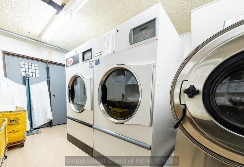 More Photos Of 3205 S Locust St, Grand Island Hotel For Sale