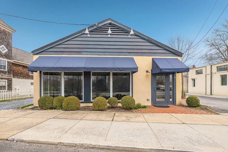 Primary Photo Of 19 Corwith Ave, Bridgehampton Storefront For Sale