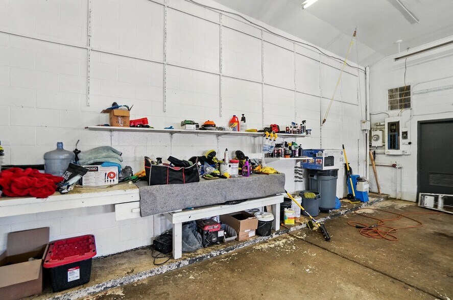 More Photos Of 4500 Dixie Hwy, Franklin Auto Repair For Sale