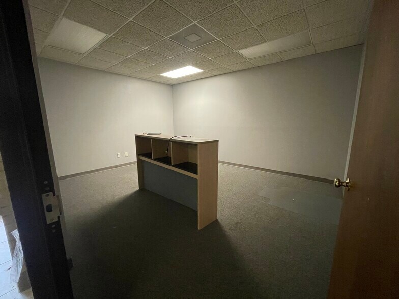 More Photos Of 2401 Fairlane Dr, Montgomery Office For Sale