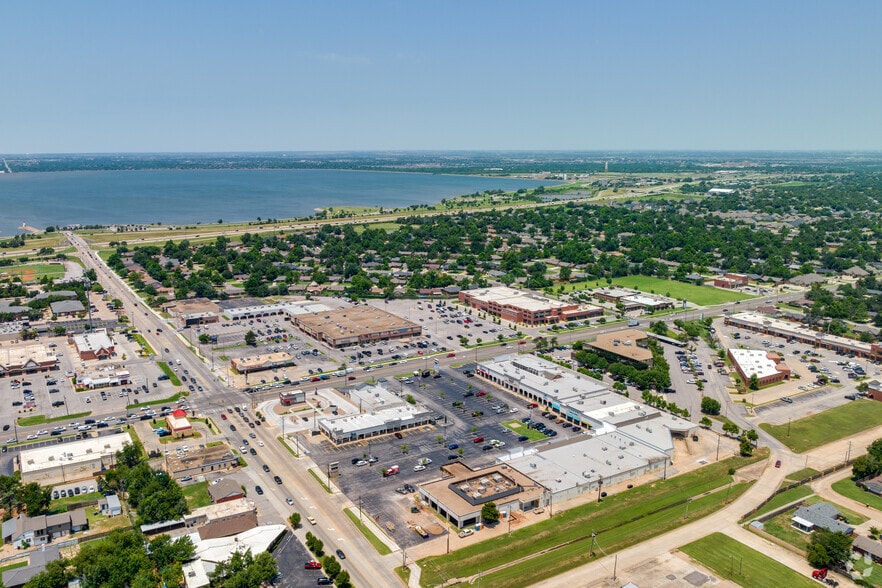 More Photos Of 9412-9494 N May Ave, Oklahoma City Unknown For Lease