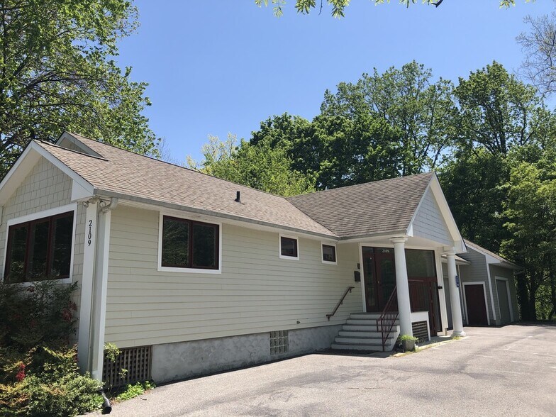 More Photos Of 2109 Forest Dr, Annapolis Showroom For Sale