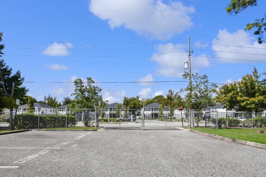 More Photos Of 9512 Sunbeam Center Dr, Jacksonville Office For Lease