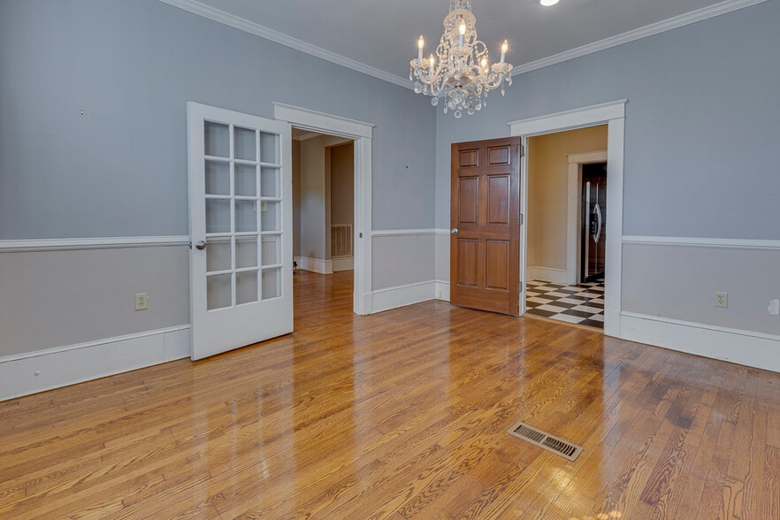 More Photos Of 906 Augusta St, Greenville Office For Sale