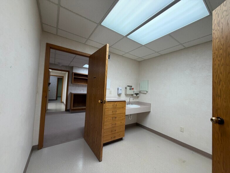 More Photos Of 620 N Alpha St, Grand Island Medical For Sale
