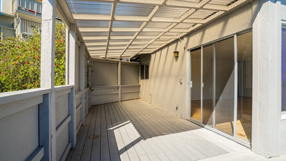 More Photos Of 151-153 Upper Via Casitas, Greenbrae Apartments For Sale